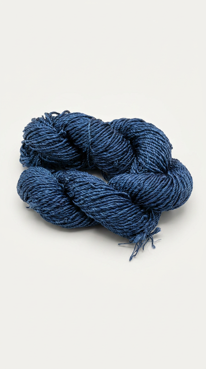 Knitsilk 3-fädiges 100 % Maulbeerseide Lace Garn | Perfekt zum Stricken, Häkeln & Weben | Hochwertiges Seidengarn für luxuriöse Projekte (50 g – 238 Meter, Twilight Blau)