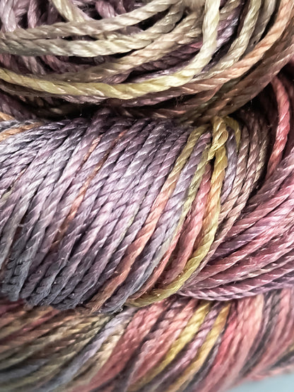 Knitsilk 3-fädiges 100% Maulbeerseide Lace Garn | Perfekt zum Stricken, Häkeln & Weben | Hochwertiges Seidengarn für luxuriöse Projekte (50g – 238 Meter, Super gold)