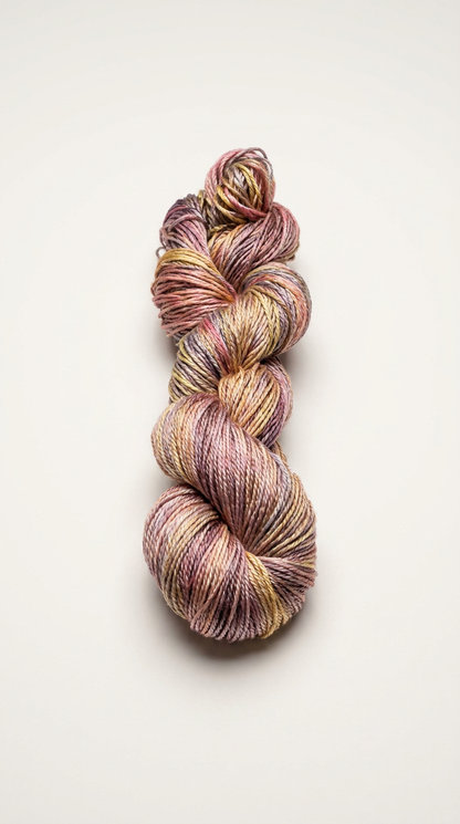 Knitsilk 3-fädiges 100% Maulbeerseide Lace Garn | Perfekt zum Stricken, Häkeln & Weben | Hochwertiges Seidengarn für luxuriöse Projekte (50g – 238 Meter, Super gold)