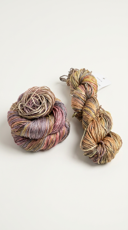 Knitsilk 3-fädiges 100% Maulbeerseide Lace Garn | Perfekt zum Stricken, Häkeln & Weben | Hochwertiges Seidengarn für luxuriöse Projekte (50g – 238 Meter, Super gold)