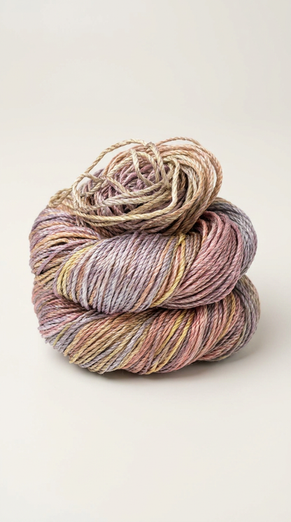 Knitsilk 3-fädiges 100% Maulbeerseide Lace Garn | Perfekt zum Stricken, Häkeln & Weben | Hochwertiges Seidengarn für luxuriöse Projekte (50g – 238 Meter, Super gold)